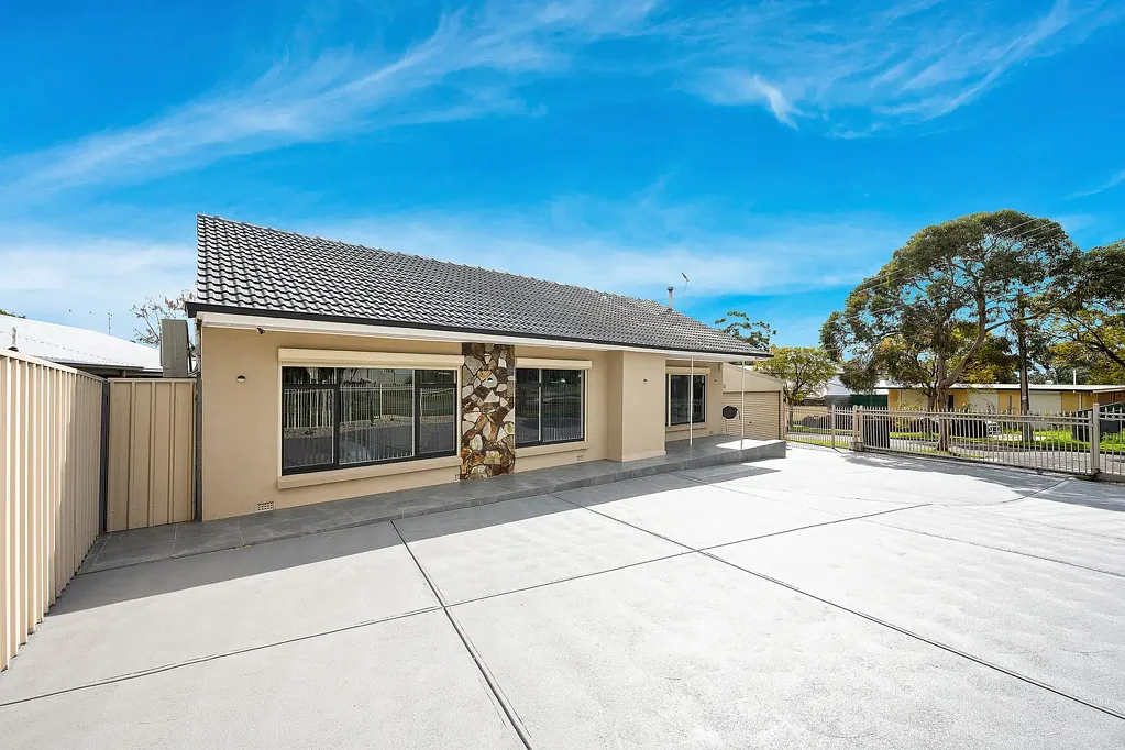 Beautiful family home with 4-Bedroom 1-Bathroom for Rent in Para Hills
