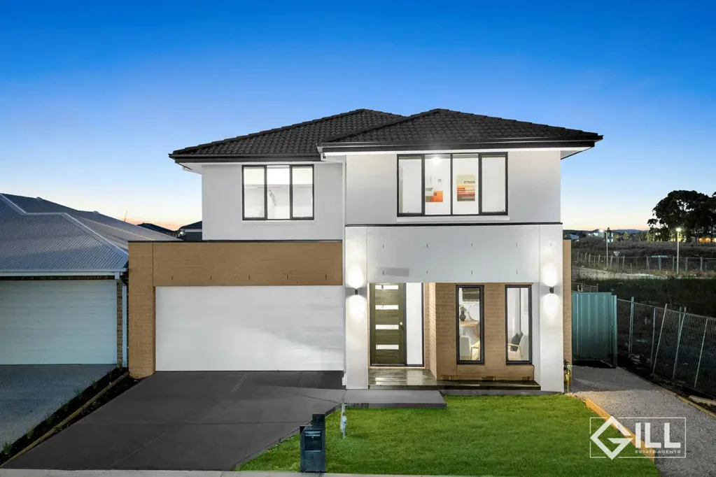 Spacious & Modern Living in the Heart of Clyde – Walk to Schools & Shops