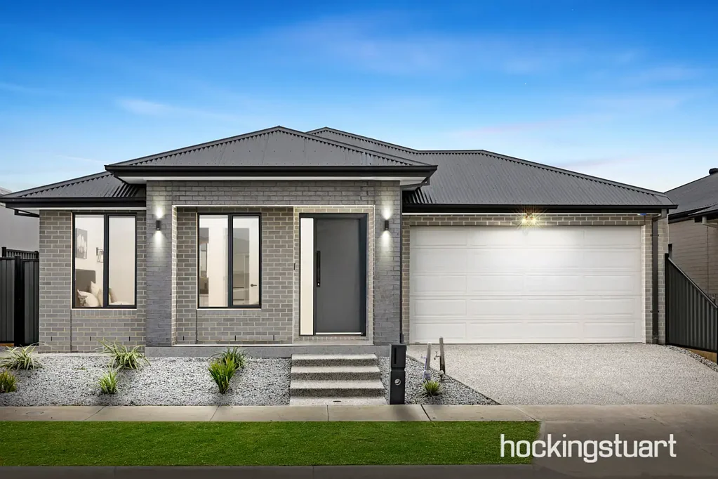 Mickleham 4Phòng ngủ Brand New Luxury Home with 4 Spacious Bedrooms !!!
