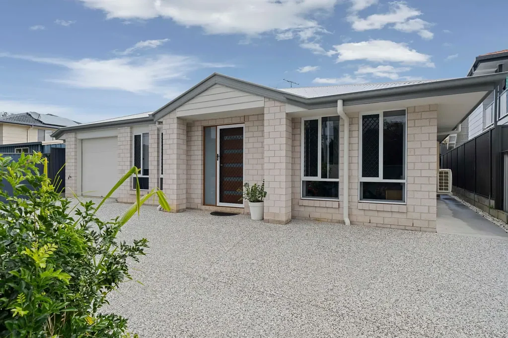 Capalaba 4બેડરૂમ Modern Lowset Home in the Heart of Capalaba