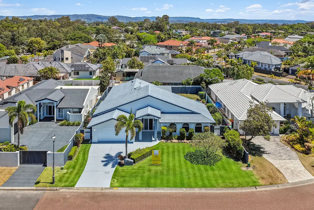 Robina 4ਬੈੱਡਰੂਮ A Home of Space, Light & Cherished Memories