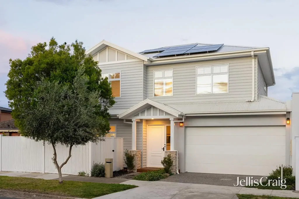 Bentleigh 4 Bedroom A Hamptons style stunner in the sunshine