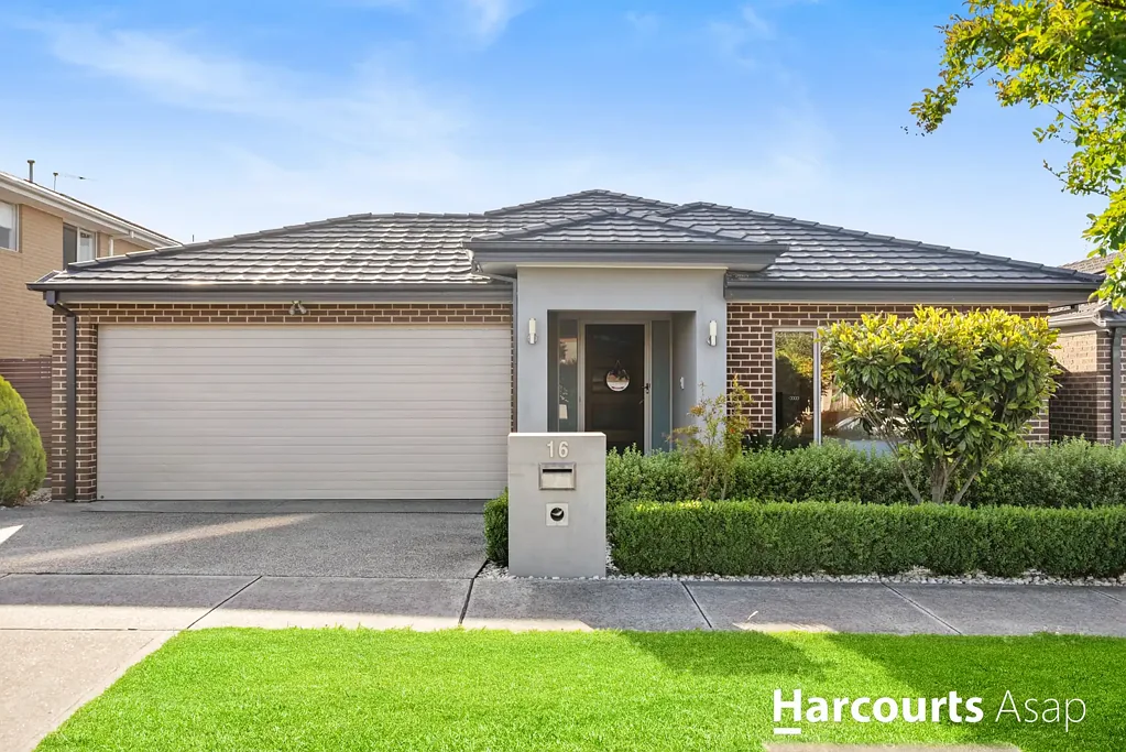 Clyde North 3房  Welcome to 16 Craddock Drive, Clyde North – Where Practicality Meets a Little Bit of Magic