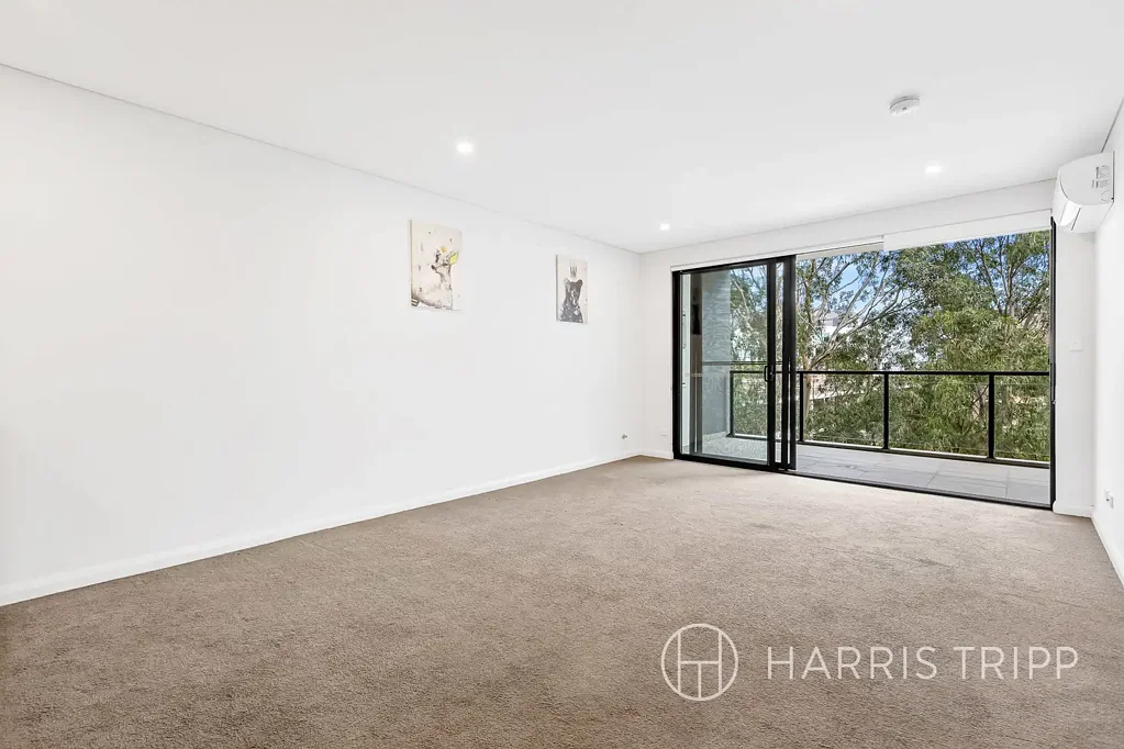 Oversized Luxury Apartment with Dual Aspects and Prime Convenience
