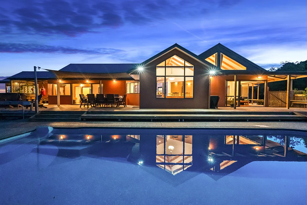 Kauri 4कमरा Make a Splash While Enjoying the View!