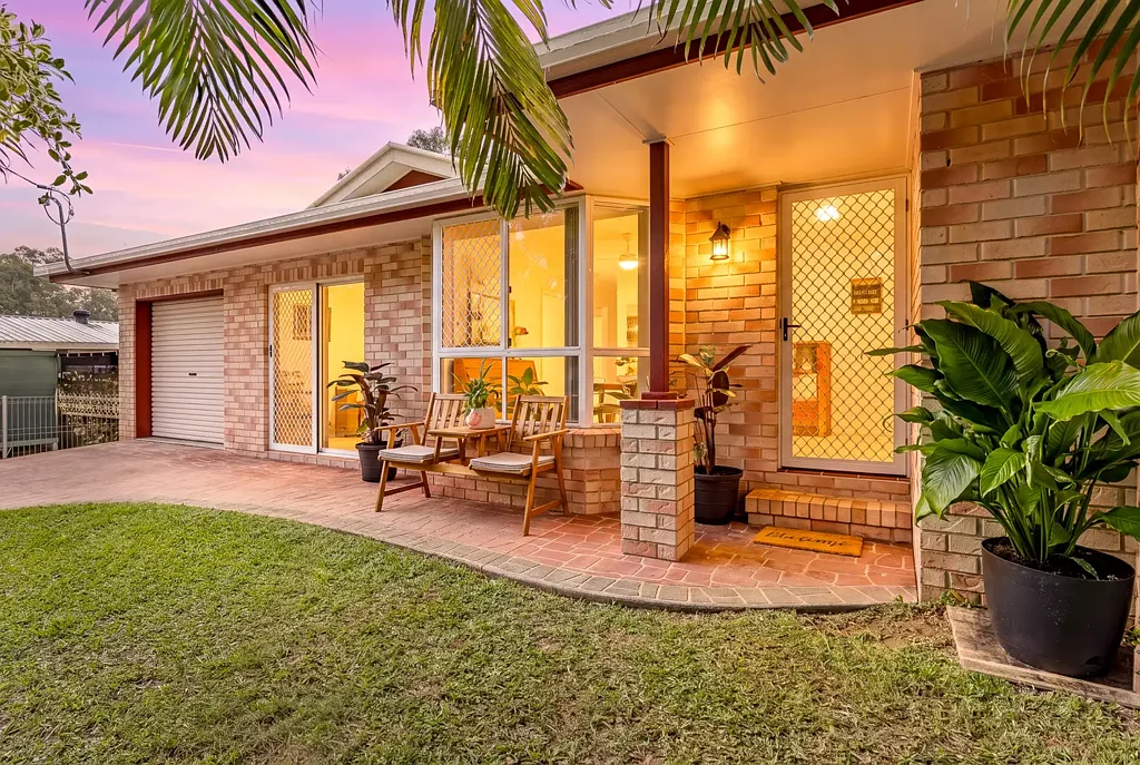 Granville 4બેડરૂમ Spacious Low-set Brick Home with Multiple Living Areas