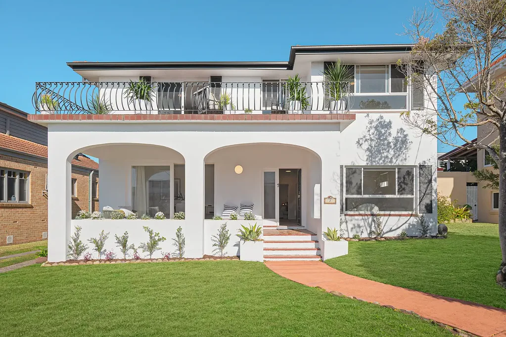 Unsurpassed family lifestyle with ocean views in a coveted headland cul-de-sac