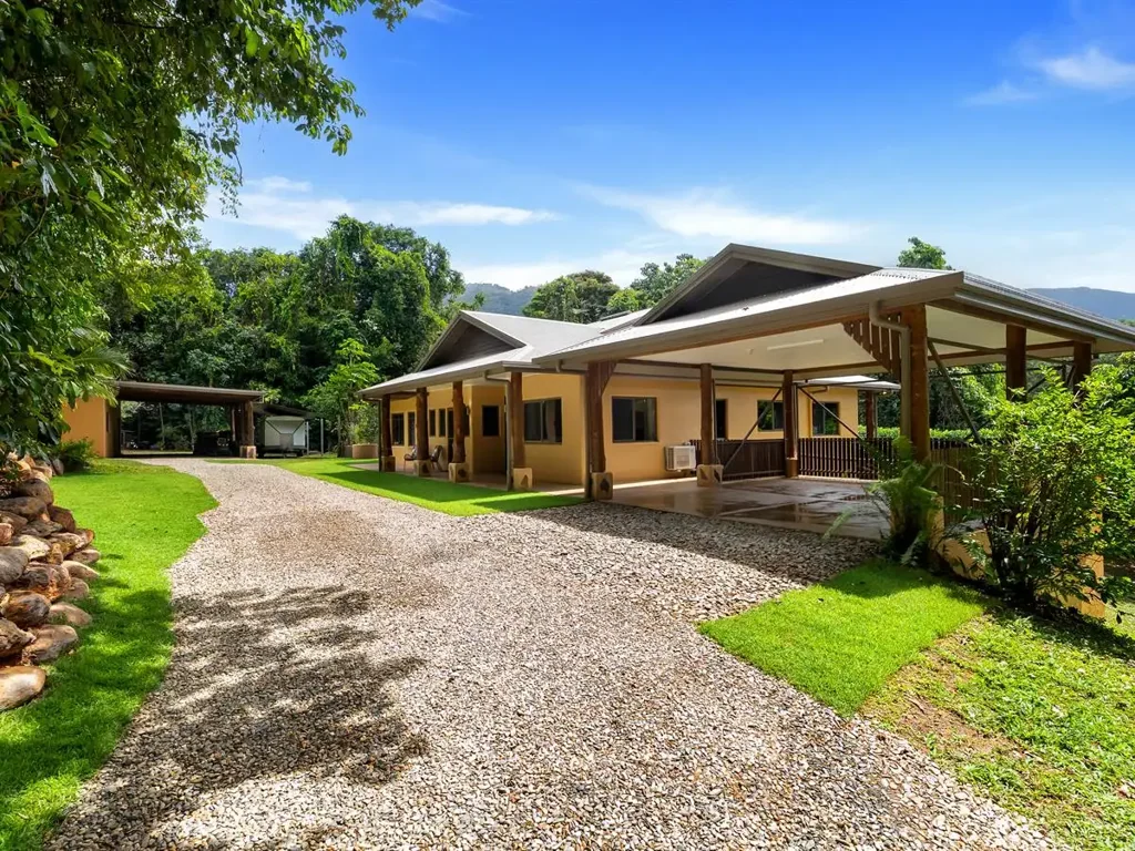 Redlynch 5房  Expansive Redlynch Retreat – Dual Living, Massive Shed & Lifestyle Acreage