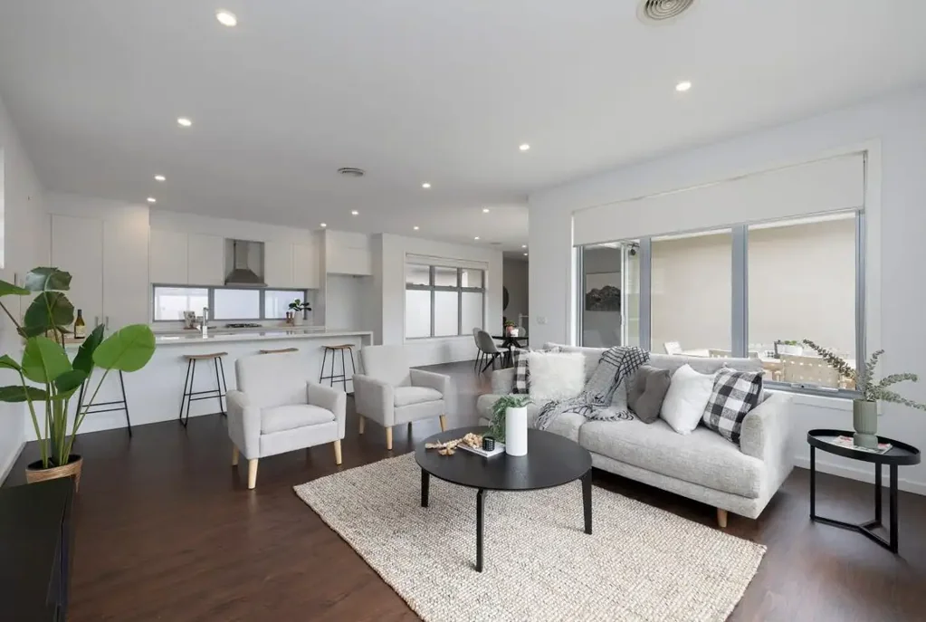 ZONED LUXURY LIVING BY THE BEACH