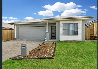 Pimpama 4房  Extra Large Lowset with 2.74m High Ceiling & Only 200m to Pimpama State Secondary College