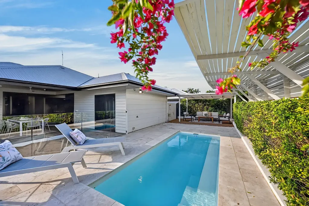 Burdell 4Kwarto Space + play = a heated magnesium pool, a theatre + room for everyone