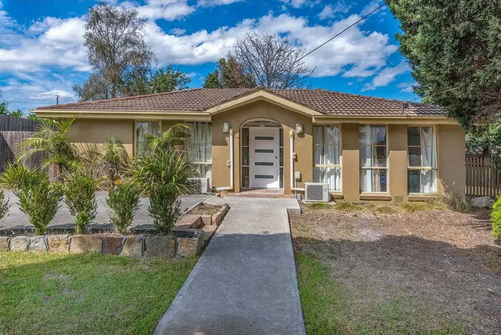 Bundoora 8Kwarto High Yield Investment - Approx 8.3% Gross Yield - Rooming House - Fully Leased