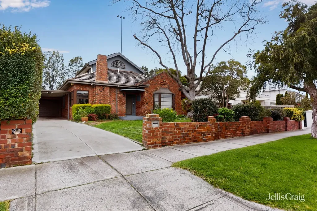 Spacious Family Home Backing onto McKinnon Reserve