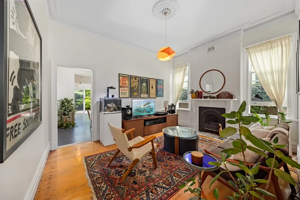 Timeless Enmore Charm with Modern Comfort