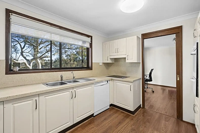 21 Austin Street, Illawong, NSW 2234, 4 slaapkamers, 2 badkamers, House