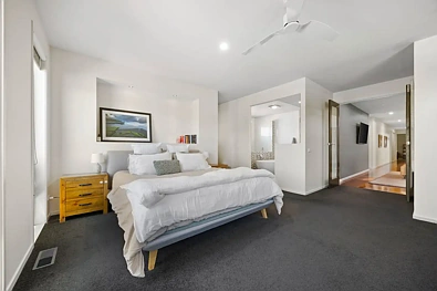 2 Burkella Close, Mount Clear, VIC 3350, 5 chambres, 3 salles de bain, House