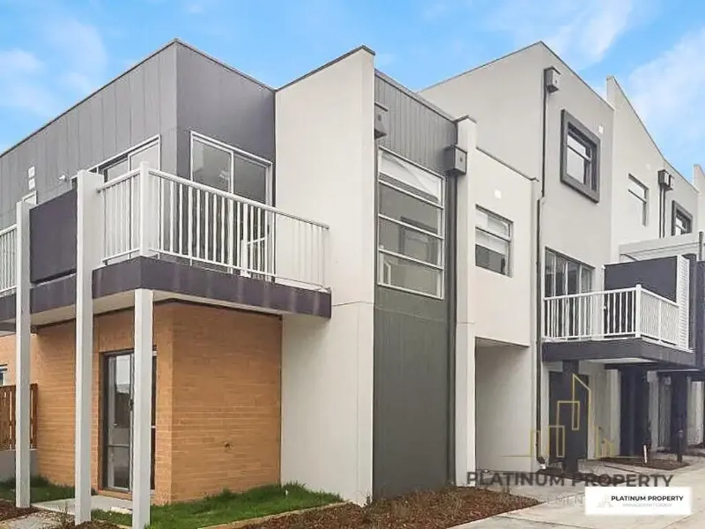 Contemporary TWO Bedroom Townhouse in Cranbourne North