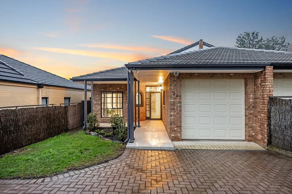 St Georges 3Zimmer Stay close in a dual-level, garden-wrapped home that feels worlds away…