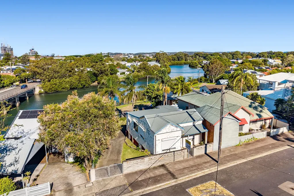 Tighes Hill 3ห้องนอน Build your new home (or two) overlooking the Throsby waterfront