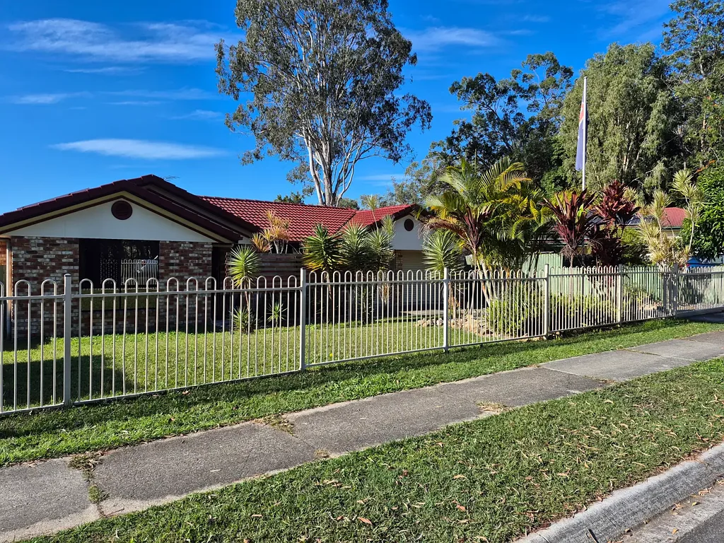 Caboolture 4 Bedroom Luxurious 4 Bedroom Family Home with Large Pool