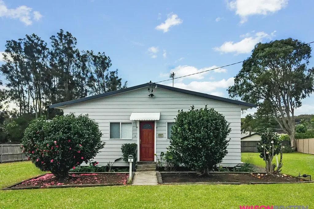 Quaint Cottage, Central Location!