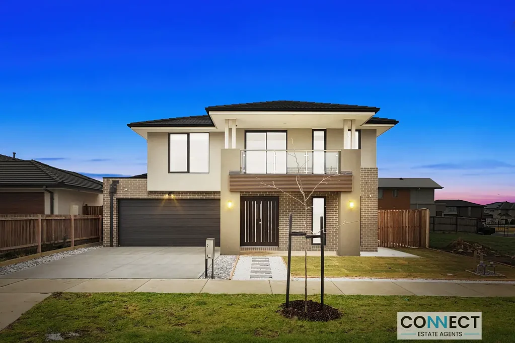 Clyde North 5Phòng ngủ Elegant  Five Bedroom Family Residence in Smiths Lane Estate  Featuring Expansive Living & Ensuite Bedrooms!!!