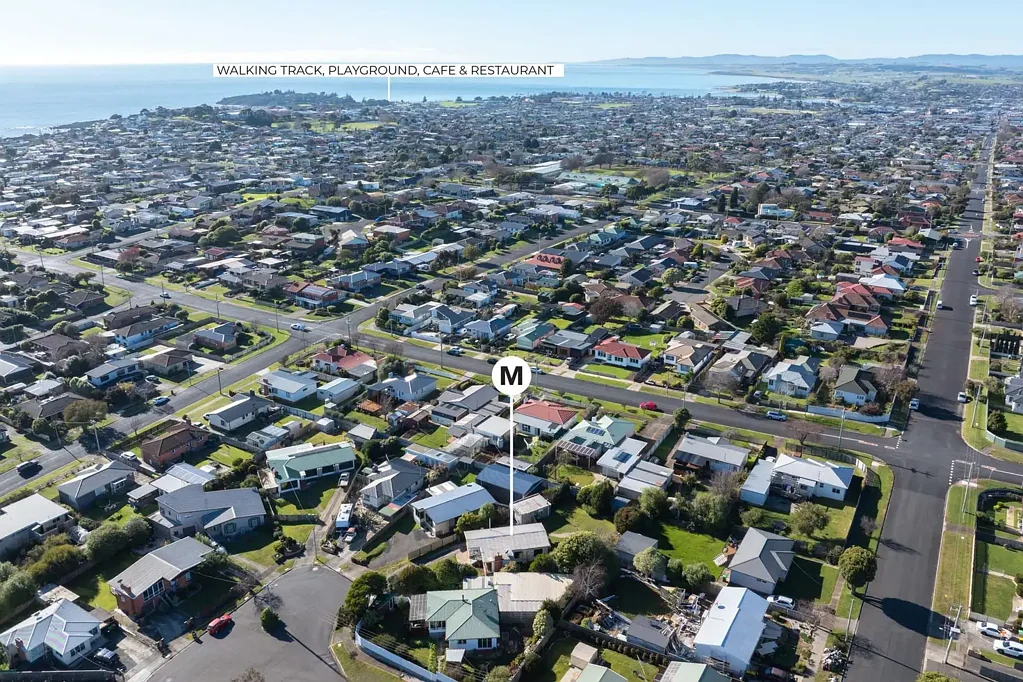 Devonport 3 Slaapkamer Elevated, Private and Packed with Potential