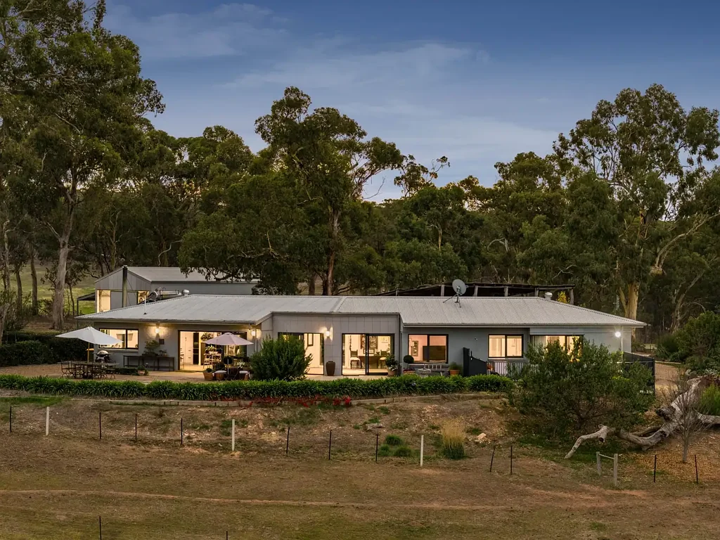 Strangways 3 Slaapkamer Pennyweight Farm – Productive Farm with Prestige Living