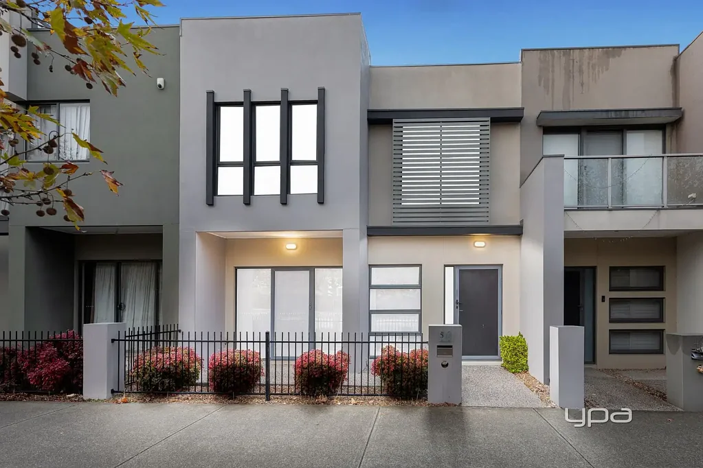 50 Commercial Road, Caroline Springs, VIC 3023