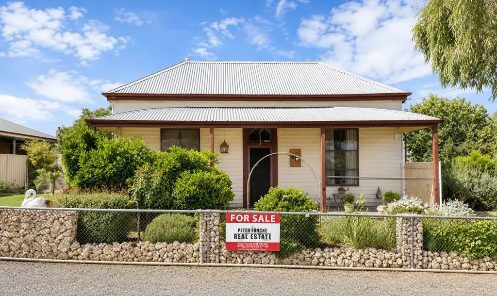 Hopetoun 3غرفة نوم Rare Opportunity To Purchase A Beautiful Colonial Style Cottage Home in Prime Location Of The Popular Lake Lascelles, Hopetoun Victoria