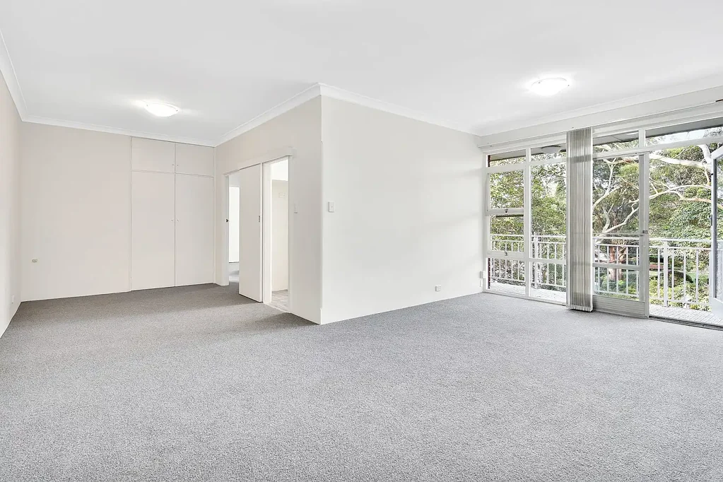 BRIGHT UNIT WITH BRAND NEW KITCHEN