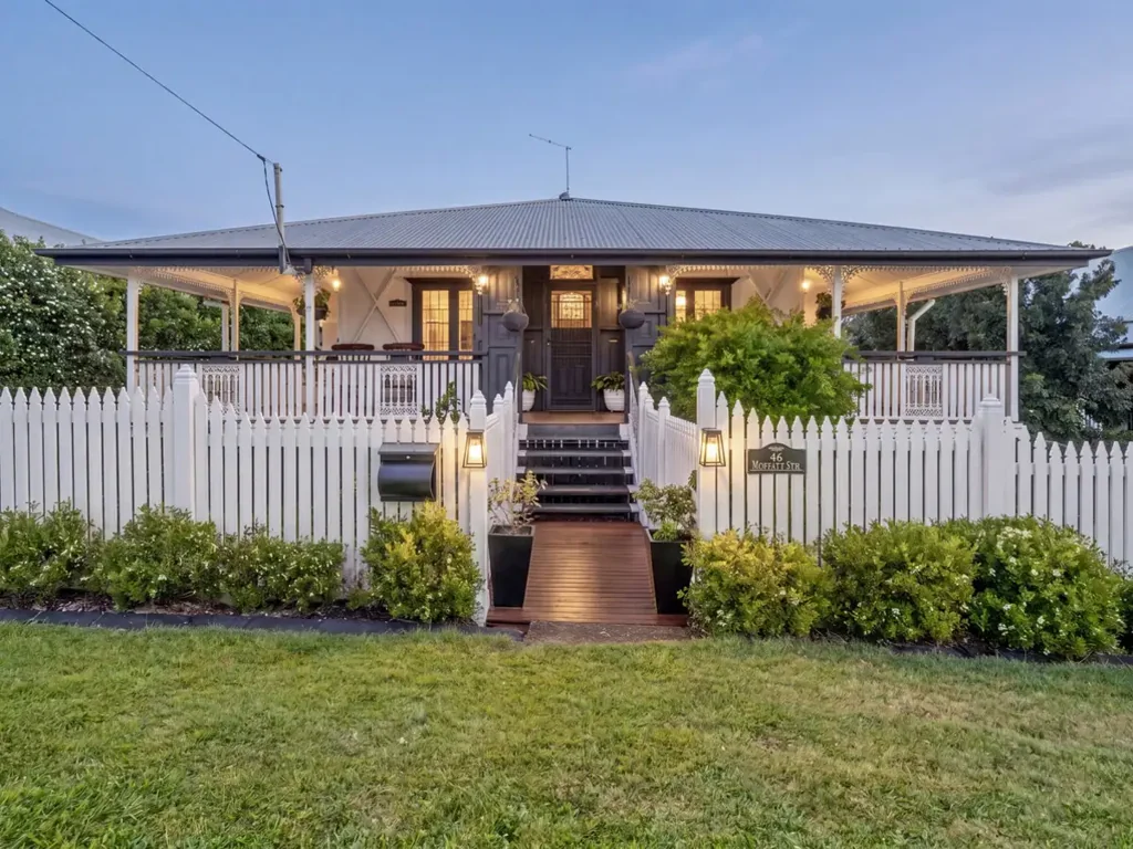 Ipswich 3chambre Garrawin" | A Beautifully Renovated 1912 Character Home with Resort-Style Entertaining & Heated Magnesium Pool