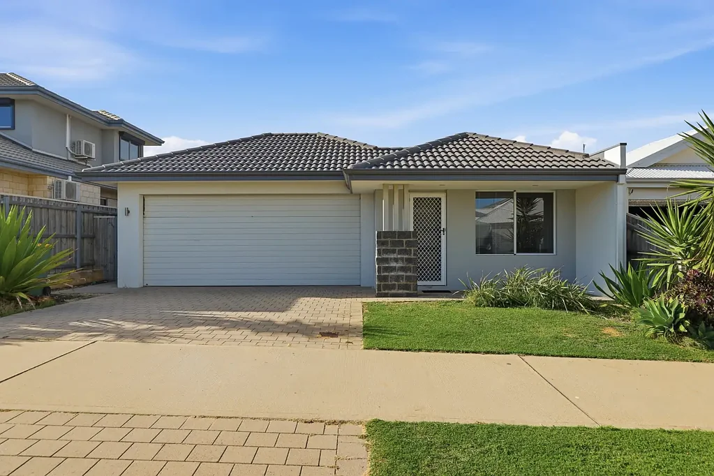 Halls Head 3房  UNDER CONTRACT by Alice @ 1st Place Realty