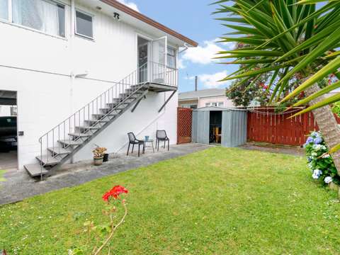 Pakuranga 2部屋 Elevated Corner End Unit with Garden