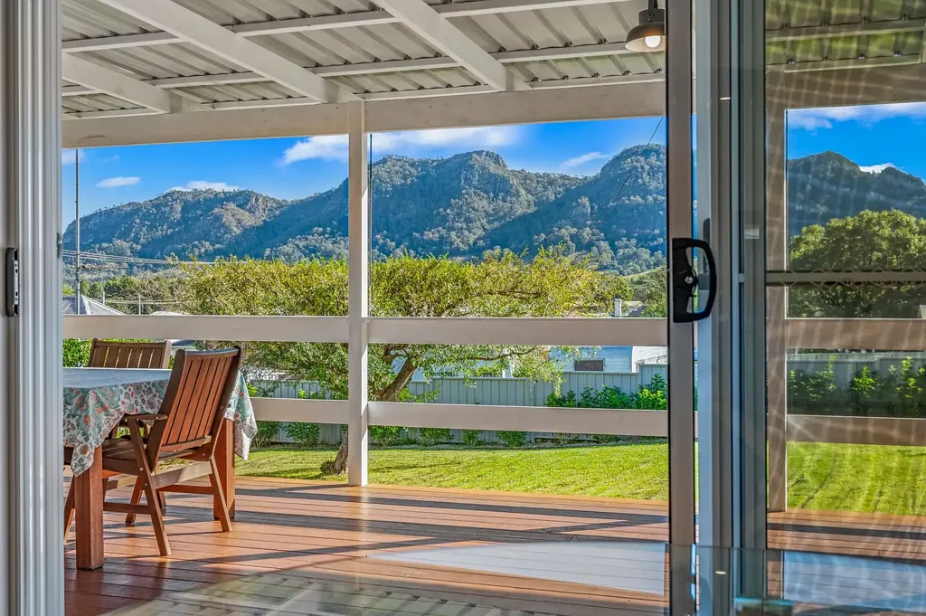 Gloucester 4ห้องนอน Renovated Character Home with Modern Comforts & Stunning Views