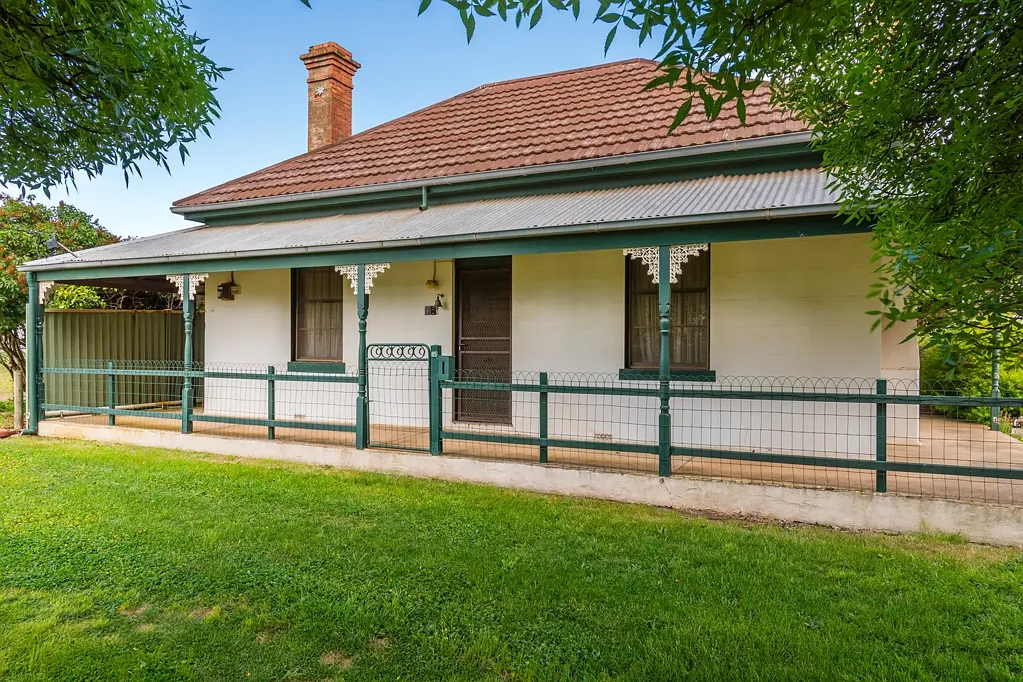 85 Main Road, Lancefield, VIC 3435