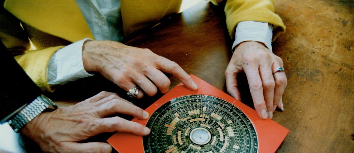 兰一对华人夫妇怒怼邻居施工,称其破坏风水、