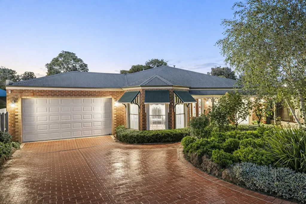 48 Burgundy Drive, Waurn Ponds, VIC 3216