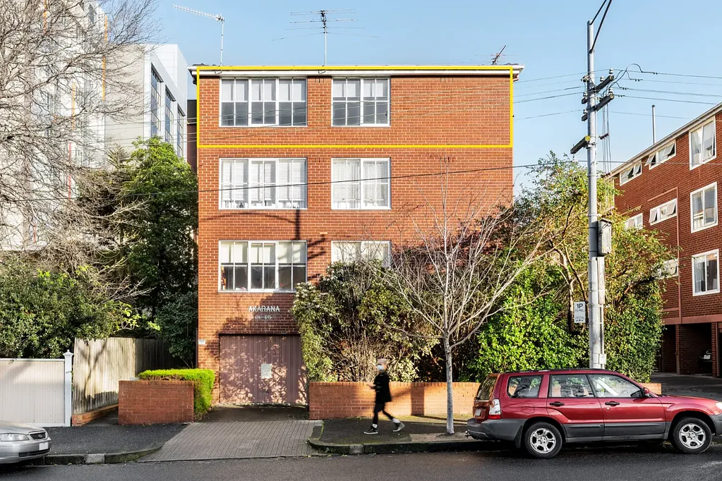 East Melbourne 2房 East Melbourne紧俏地段 北向采光充足 精美翻新 现代厨房 邻近MCG Jolimont Station 咖啡馆云集 安全停车 East Melbourne's Perfect Entry