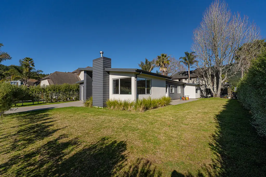 Pauanui 4房 休闲娱乐/睿智投资皆宜！高尔夫球场及练习场环伺，驱车5分钟至冲浪海滩/河口！ Holiday home or first home?