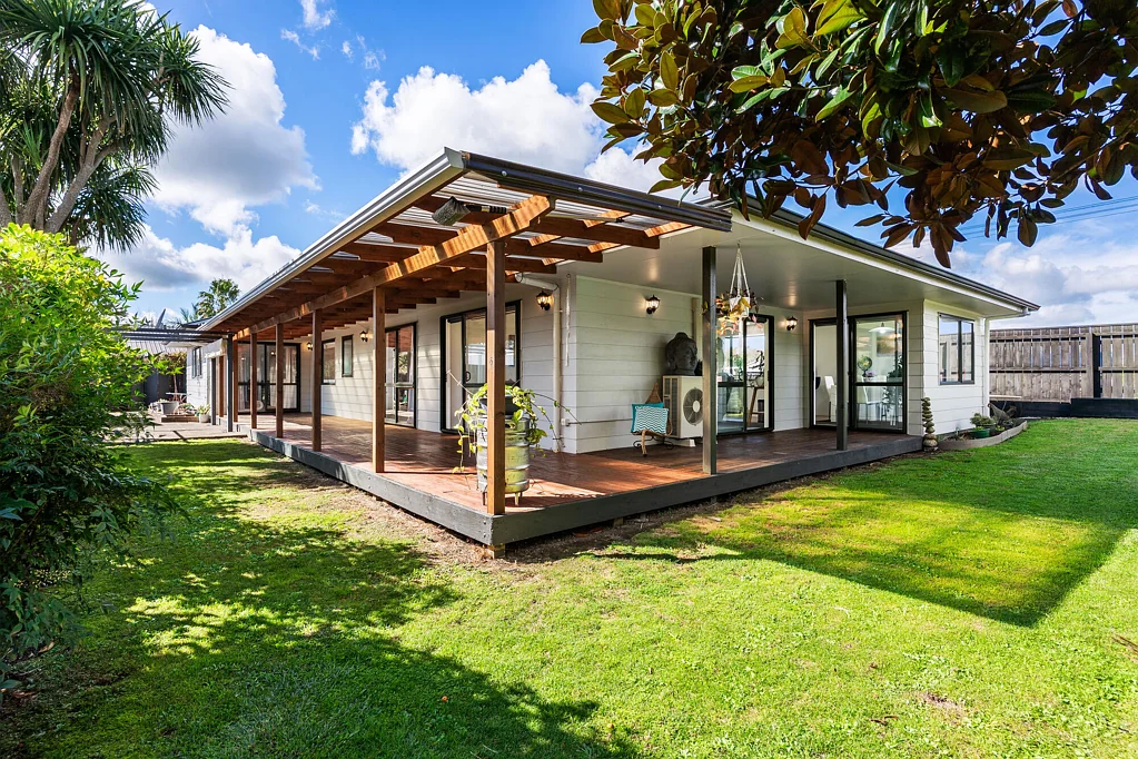 Kingseat 3房  Large Home, Refreshed and Semi Rural