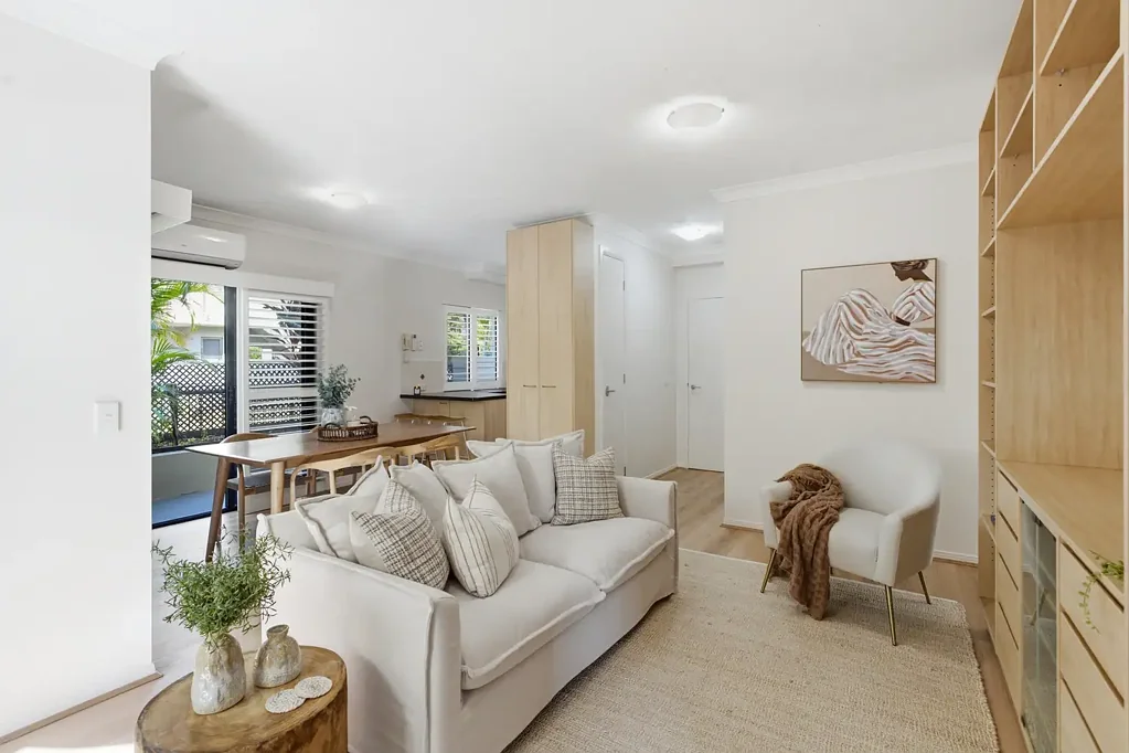 Broadbeach 2Phòng ngủ Some units make you compromise on space. This one doesn't.