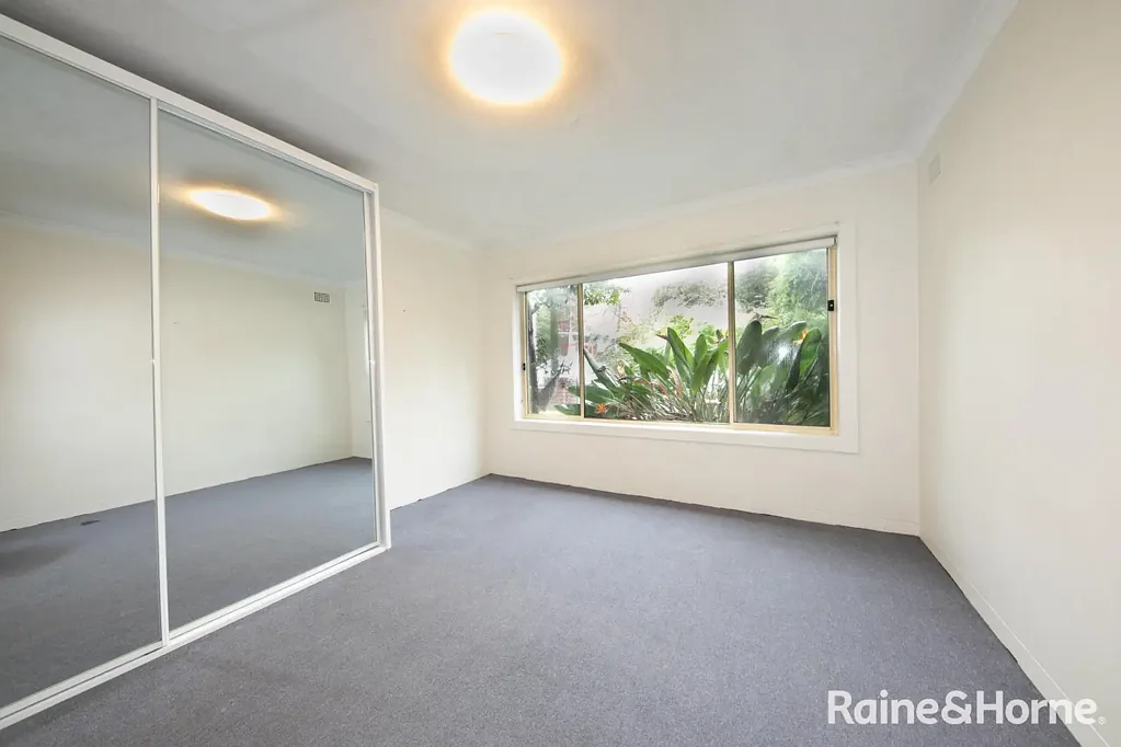 Two Bedroom Apartment in Convenient Kensington Location