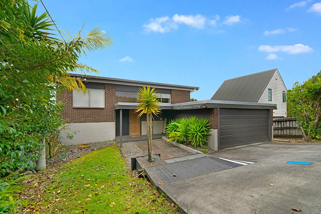 Titirangi 3房  Sweeping Views & Perfect Family Living!