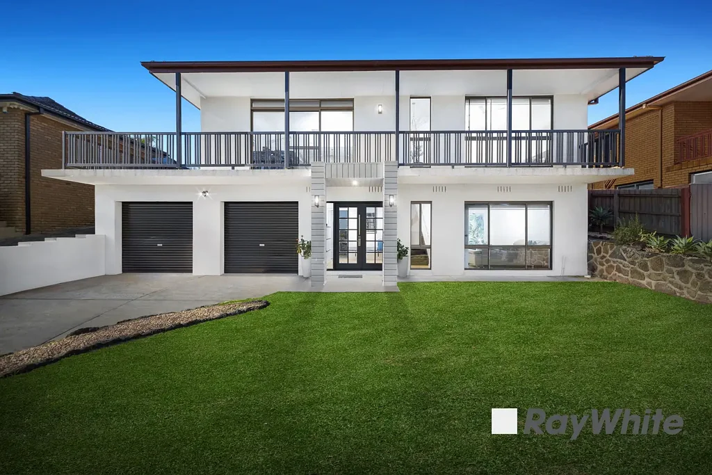 Endeavour Hills 4ห้องนอน A CLASS ABOVE - EXPANSIVE FAMILY HOME WITH BREATHTAKING VIEWS!