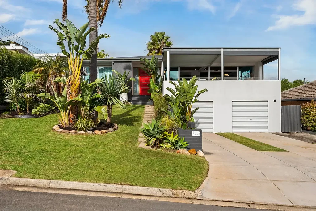 Seacliff Park 5房  Mid-century soul, spectacular views, and resort-style family living