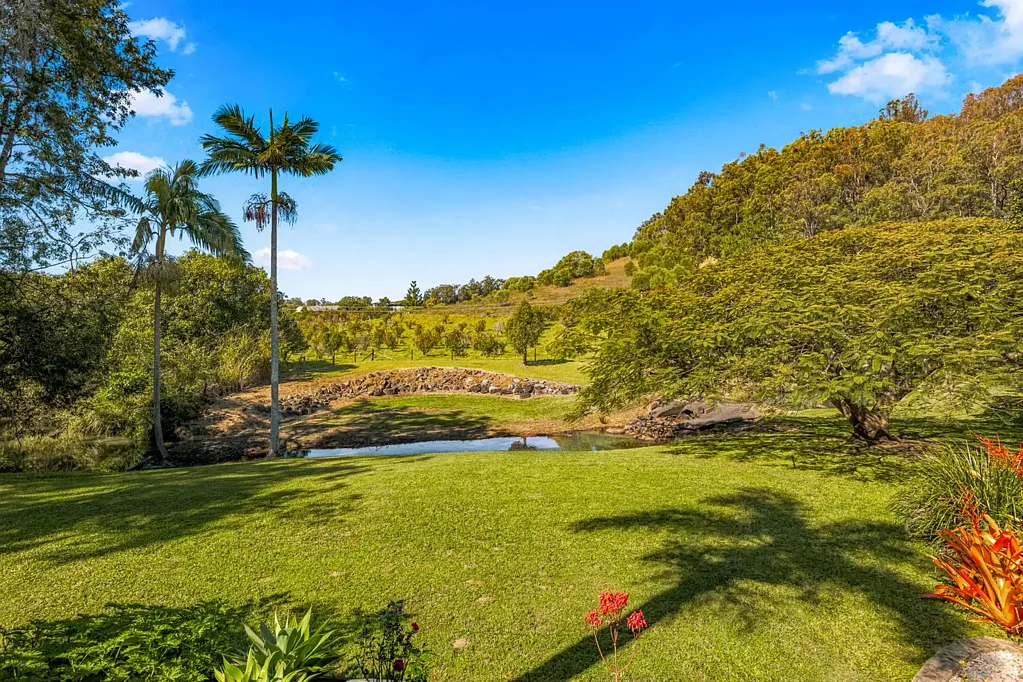 Goomboorian Space, Creekside Charm and a Relaxed Country Feel