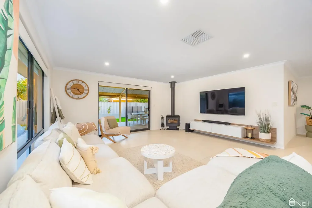 Harrisdale 4房  EXQUISITELY RENOVATED FAMILY LIVING WITH POOL, SOLAR & PREMIUM UPGRADES