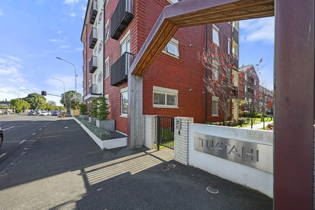 Mount Albert 2Zimmer Bright Corner Apartment - Secure Covered Parking