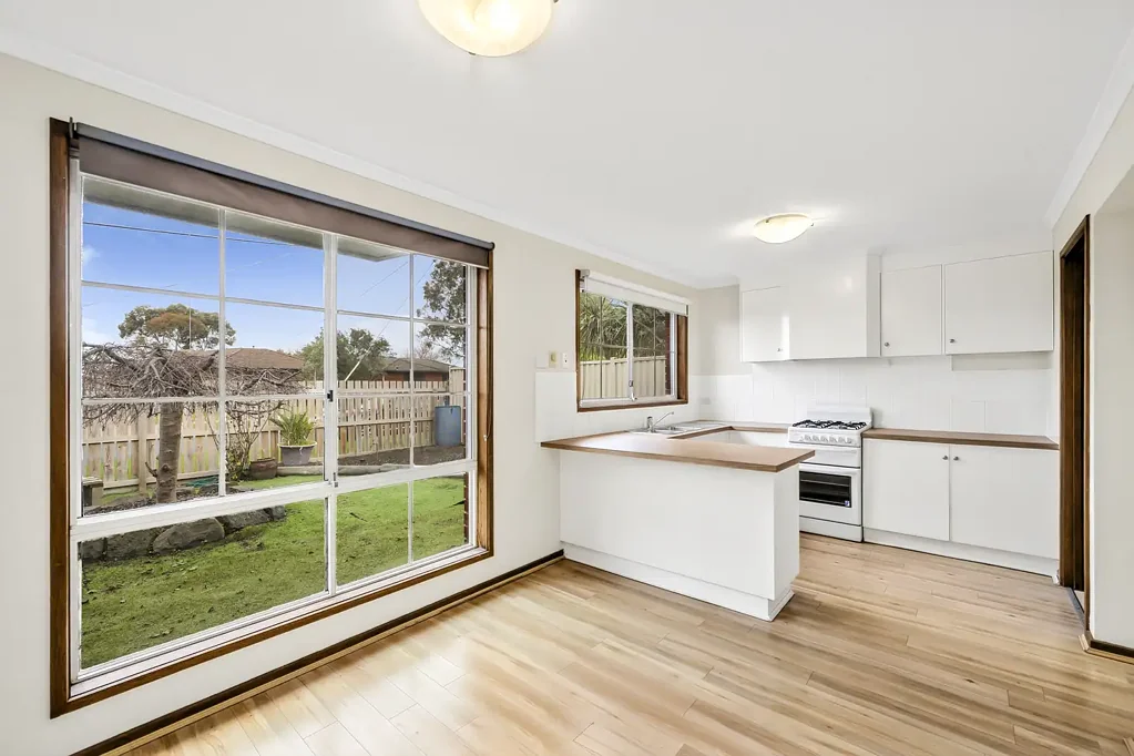 Whittington 2房  Updated, Spacious & Surprisingly Private!